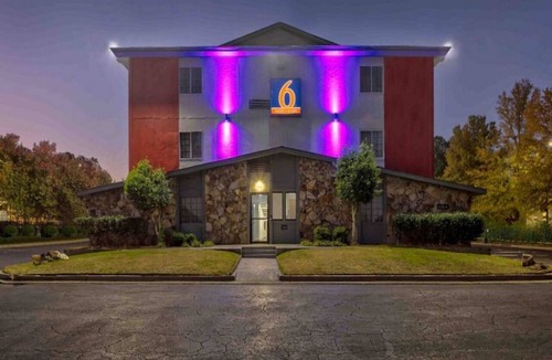 Little Rock Apartment | 2 Full Beds|Smoking,Kitchen