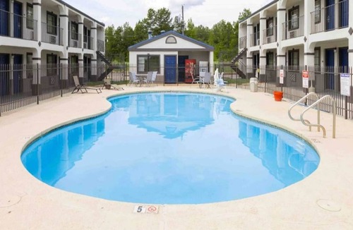 Nacogdoches Apartment | 2 Full Beds | Smoking, Micfridge