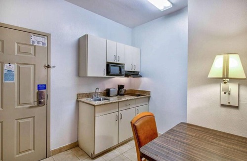 Beaumont Apartment | 2 Full Beds with Kitchenette Non - Smoking