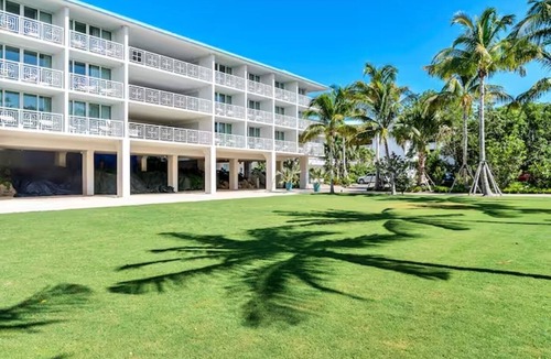 Rock Harbor Resort | 2 Hammock Wing Junior Suite Near Beach & Pools