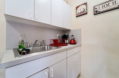 Edgewood Apartment | #2 Heated Pool, Private Patio & Grill, 1BR+sunroom