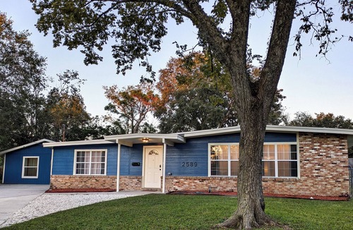 Arlington House | 2 homes for 1 - Arcade, Firepit, Patio - Main house & Lrg guest house included!