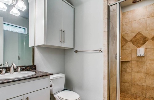 Oak Lawn House | 2 Huge Townhouses in Oak Lawn│PERFECT for groups