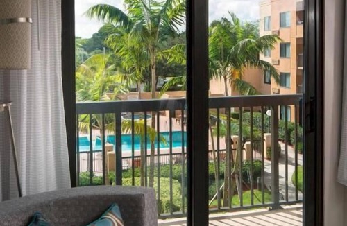 Boca Raton Hotel | 2 Inviting Suites Perfect for Families, Heated Pool & On-Site Market Convenience