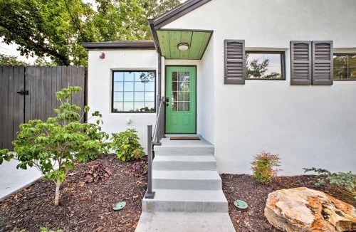 Downtown Branson House | 2 Mi to Branson Strip: Cozy Cottage w/Fire Pit!