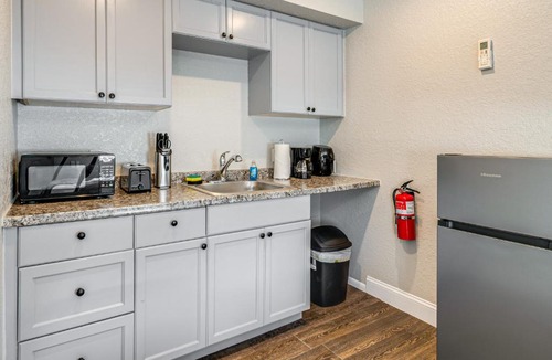 Homosassa Apartment | 2 Mi to Chassahowitzka River! Cozy Resort Studio