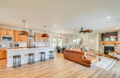 Twin Lakes House | 2 Mi to Lake: Stunning Twin Lakes Home w/Deck
