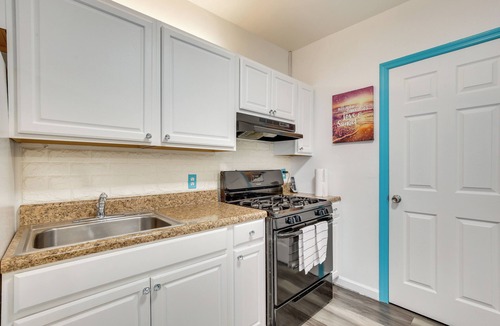 Royal Poinciana Cottage | 2 Mi to Ocean: Hollywood Beach Bungalow w/Patio
