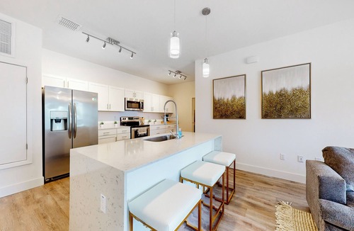 Gainesville Condo | 2 Mi to UF Campus! Dog-Friendly Condo w/Pool
