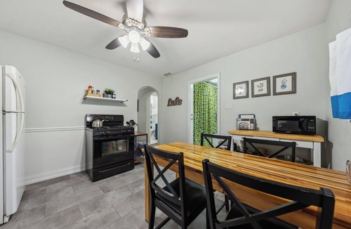 Port Clinton Cottage | 2 min walk to PC Beach~Near Jet Express