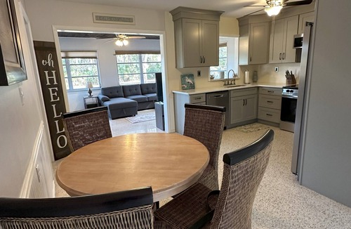 Crystal River House | 2 Minutes to Downtown Crystal River, Large Fenced Yard, Boat Ramp, Pets OK !