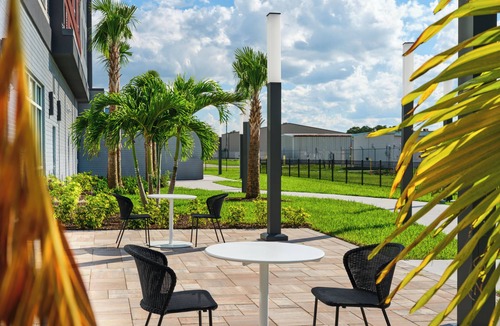 Melbourne Hotel | 2 Modern Rooms w/Sofa bed Ideal for Family Stay | Breakfast Included