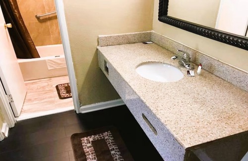 Governor's Walk Hotel | 2 Pet-Friendly Accommodations near Tallahassee Memorial | Free Parking