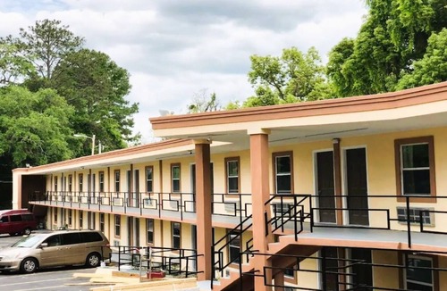 Governor's Walk Hotel | 2 Pet-Friendly Accommodations near Tallahassee Memorial | Free Parking