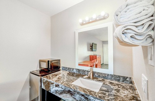 Rockdale Apartment | 2 Queen Beds Non-Smoking