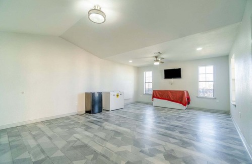 Pleasanton Apartment | 2 Queen Beds|Non-Smoking