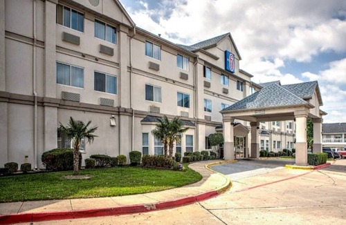 Dallas Apartment | 2 Queen Beds|Suite,Smk,Sofa-Bed