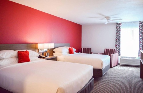 Kissimmee Hotel | 2 Queen | Radisson LBV South | Lazy River, Pool, Hot Tub, Theme Park Shuttle