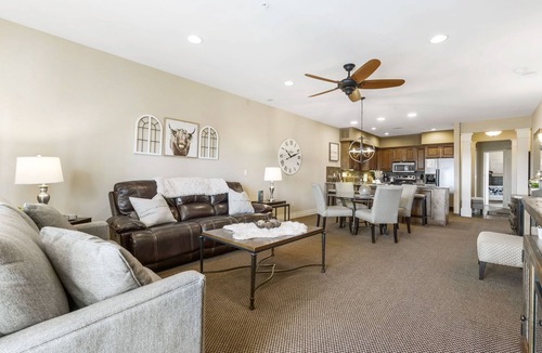 Branson Condo | 2 Spacious Branson Condos w/Pool, Elevator & Great Location Near All Attractions