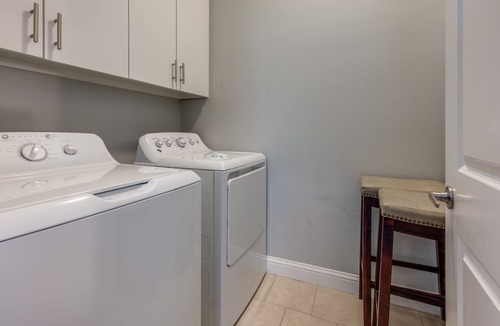 Oak Lawn House | 2-Unit Grand Oak Lawn house | Perfect for Groups