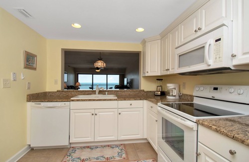 Madeira Beach Condo | 20% Off Nightly Rate This August! 25% Off Nightly Rate If You Book 1-28 August!