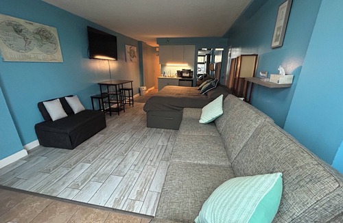 Schulte Park Condo | 20 Steps to the Sand! Pool, Ocean Views & Tiki Fun