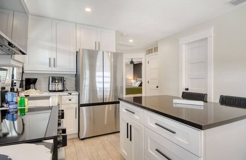 Ilexhurst House | 200 steps to the Beach | Heated pool + spa