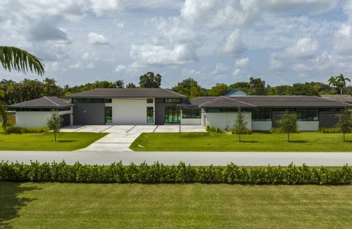 Plantation House | 2022 Mansion 7000 sf/Pool/Gameroom/Theater