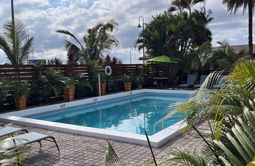 Palm Beach Shores Hotel | 211 Standard Single Room in a waterfront hotel in Singer Island, FL