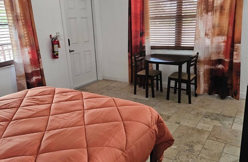 Singer Island Hotel | 213 Deluxe Single Room in a waterfront hotel in Singer Island, FL