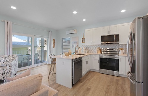 Fort Myers Beach House | 2633 Coconut Dreams B: 4BR w/Pool & Steps to Beach