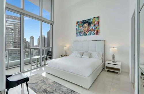 Downtown Miami Condo | 28th Floor Icon Brickell Oasis with City Views