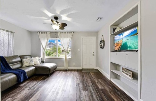 Highland Garden House | 2908 Hollywood by Dream Vacation