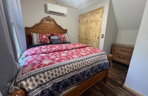 Franklin Cabin | 2bd Cozy Log Mountain Cabin in Franklin w/Wi-Fi