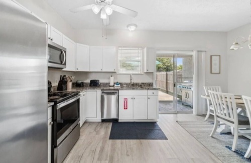 Biltmore Beach Villa | 2BR 2BA Townhome - Close to Beach! - Gas Grill
