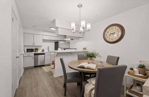 Central Arlington Apartment | 2BR 8 Min Walk to AT&T Stadium Free Parking