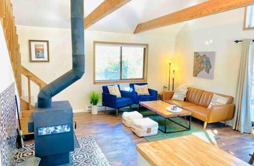 Twin Lakes House | 2BR Cabin in Twin Lakes