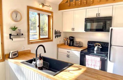 Twin Lakes House | 2BR Cabin in Twin Lakes