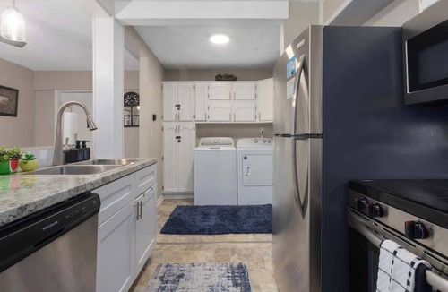 North Kansas City House | 2BR + Close to Attractions No Stairs