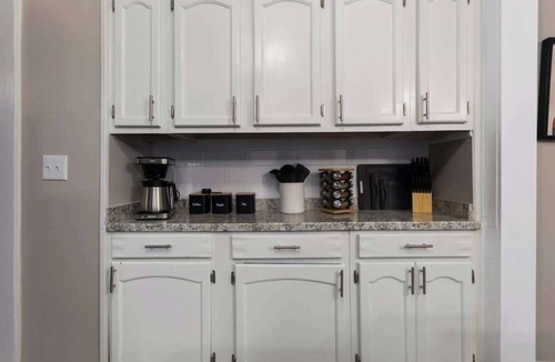 North Kansas City House | 2BR + Close to Attractions No Stairs
