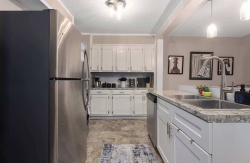 North Kansas City House | 2BR + Close to Attractions No Stairs