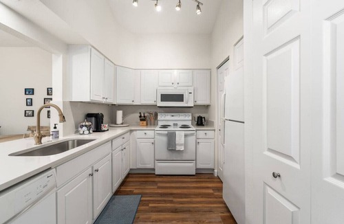 Haile Plantation Condo | 2BR Haile Village Condo | Near UF, Pool + Gym