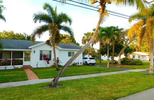 Pompano Beach House | 2HOMES Side By Side,8Bedroom,6.5 Bath,14Beds,32,000 Sq ft land, MIAMI WORLD CUP!