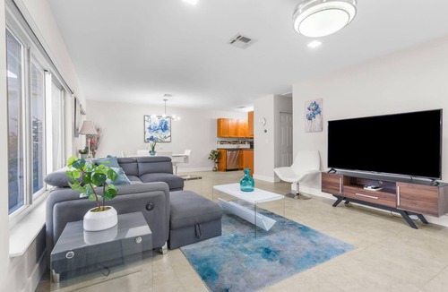 Coral Ridge Apartment | 2MI from Beach + Heated Pool + Grill