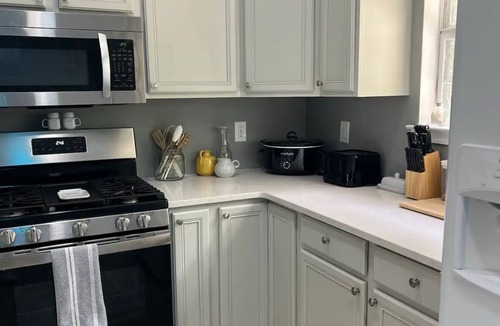 Navarre House | 3 bed/2 bath home in Navarre, FL - Sleeps 8! Pet-friendly. 30-night min stay.