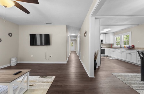 Fort White House | 3-bed 2 bath River house on the Santa fe. 6 miles from Ginnie Springs
