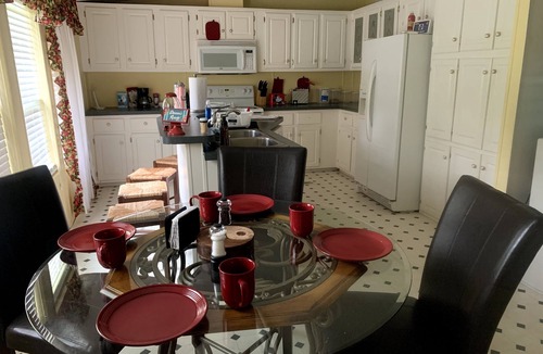 Douglas House | 3 bedroom/2 bathroom , cozy place with game room.