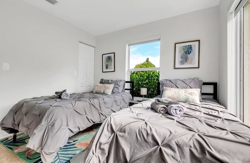 Princeton House | 3 Bedroom 2 Bathroom with a BRAND NEW POOL W/ a huge backyard & BBQ next to Keys
