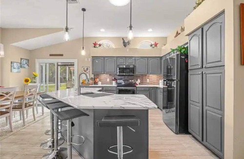 Mira Mesa House | 3 Bedroom 2 Bathroom sleeps 6 and includes golf cart - close to town squares