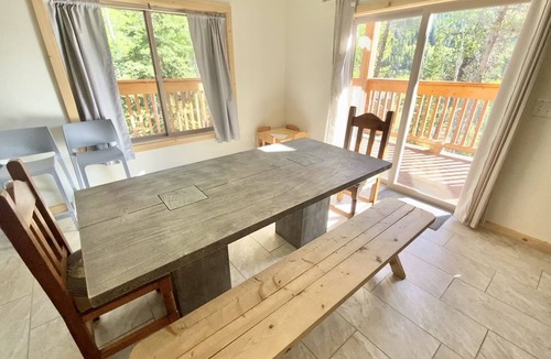 Garfield House | 3 Bedroom 3.5 Bathroom-Each Room Own Attached Full Bath! Near Monarch Ski Resort